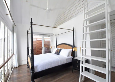 Four poster bed with ladder - luxury villas in bali